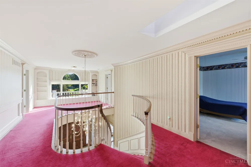 5595 Boomer Road Cincinnati, OH 45247
