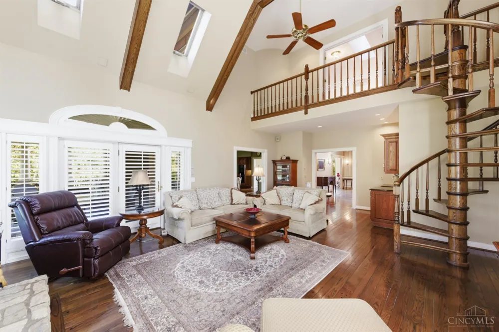 5595 Boomer Road Cincinnati, OH 45247