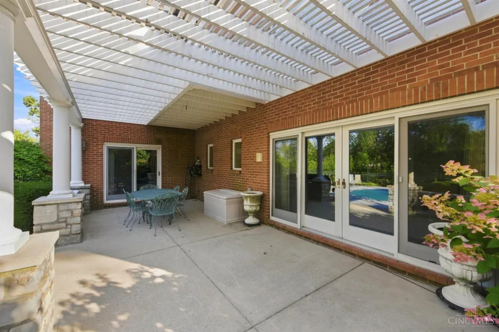 5595 Boomer Road Cincinnati, OH 45247