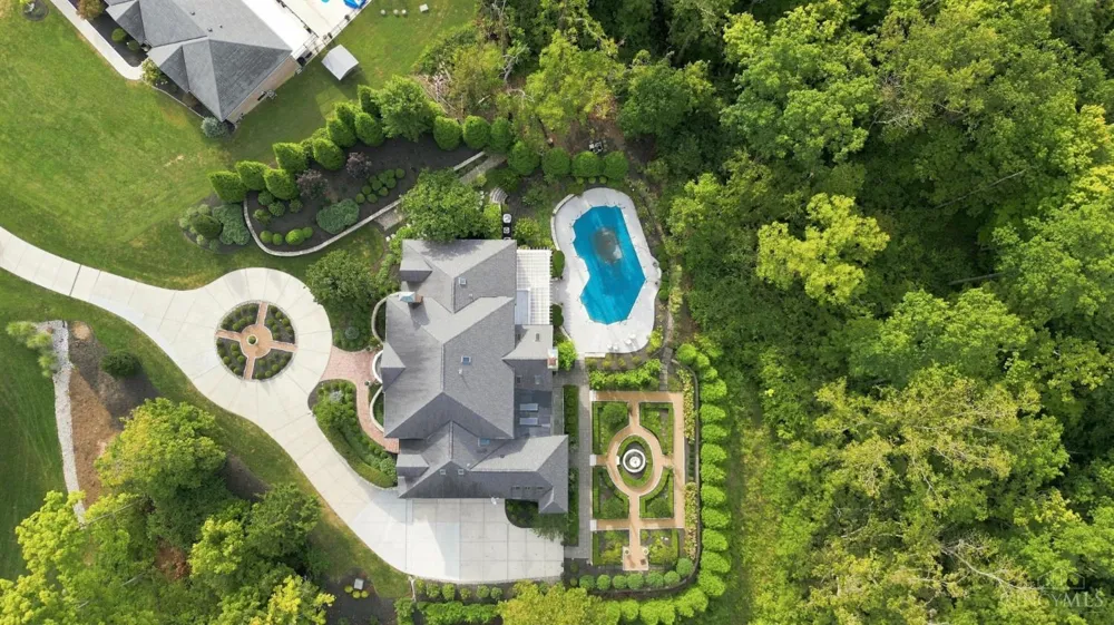 5595 Boomer Road Cincinnati, OH 45247