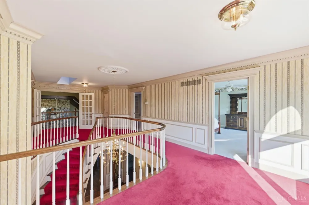 5595 Boomer Road Cincinnati, OH 45247