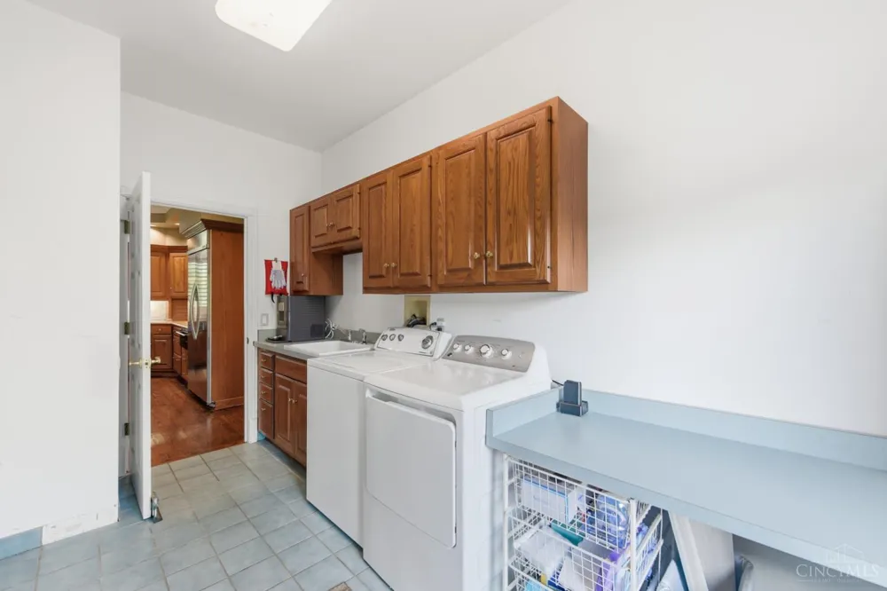 5595 Boomer Road Cincinnati, OH 45247