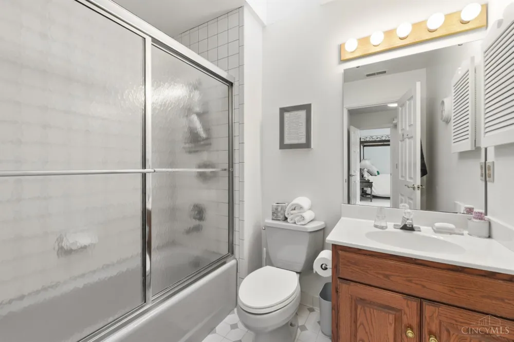5595 Boomer Road Cincinnati, OH 45247