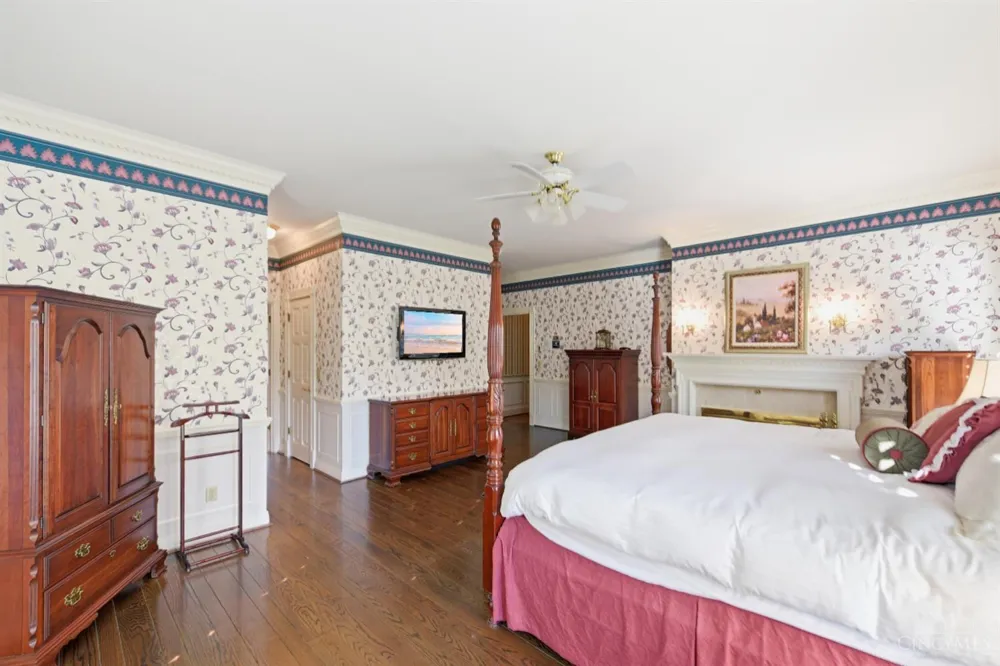 5595 Boomer Road Cincinnati, OH 45247