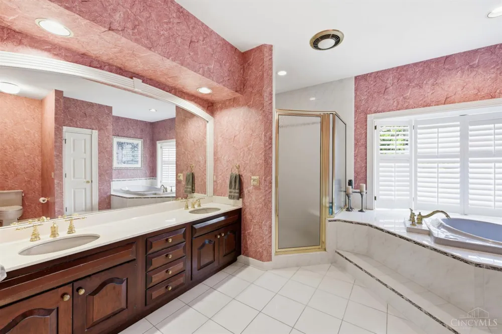 5595 Boomer Road Cincinnati, OH 45247
