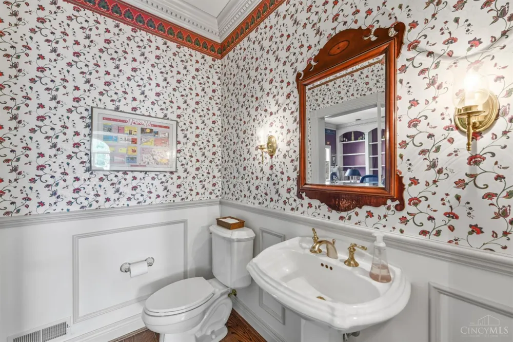 5595 Boomer Road Cincinnati, OH 45247