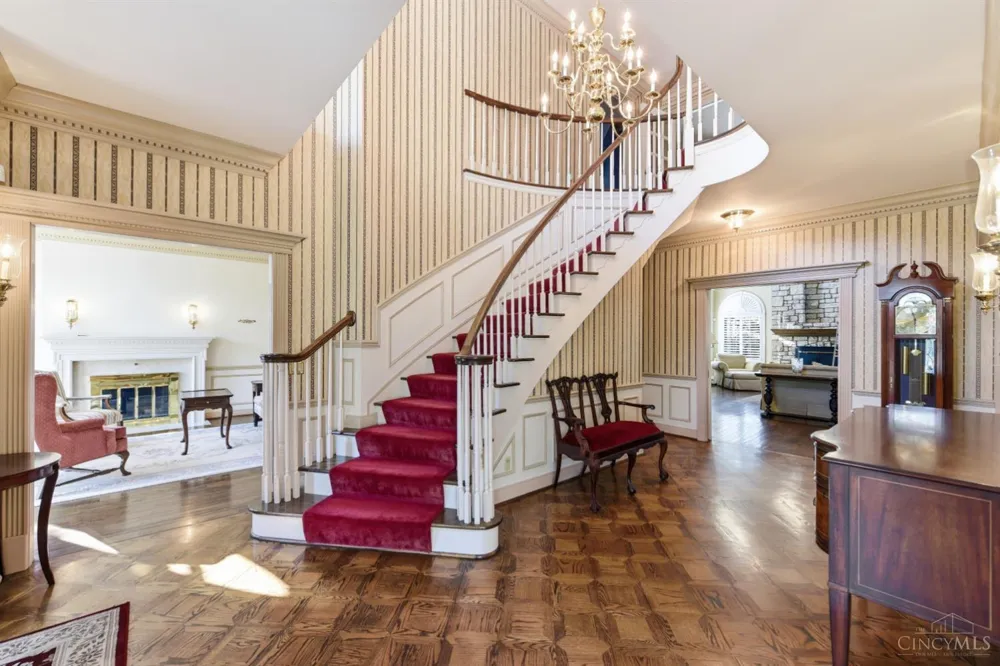 5595 Boomer Road Cincinnati, OH 45247