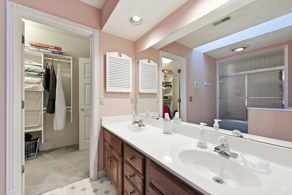 5595 Boomer Road Cincinnati, OH 45247