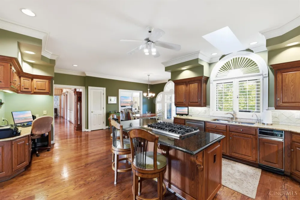 5595 Boomer Road Cincinnati, OH 45247