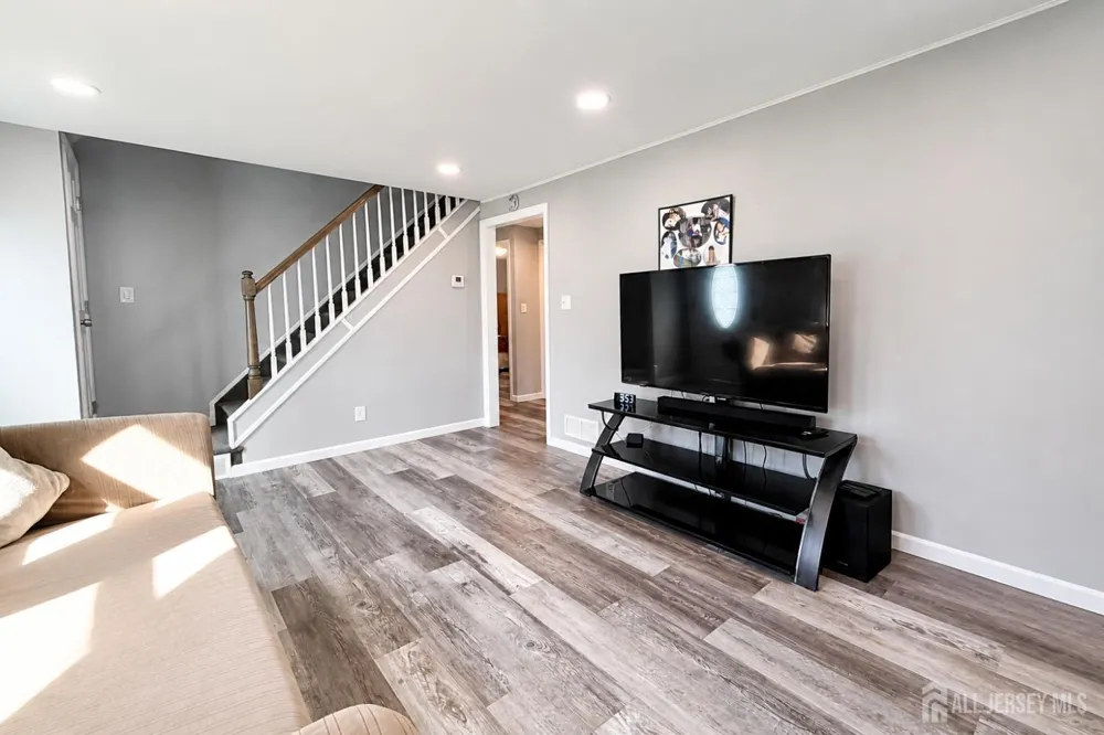 193 Old Road Sewaren, NJ 07077