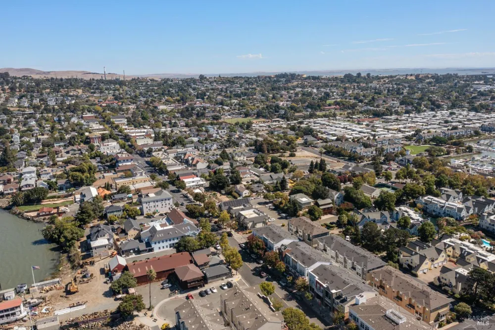 334 1st Street Benicia, CA 94510