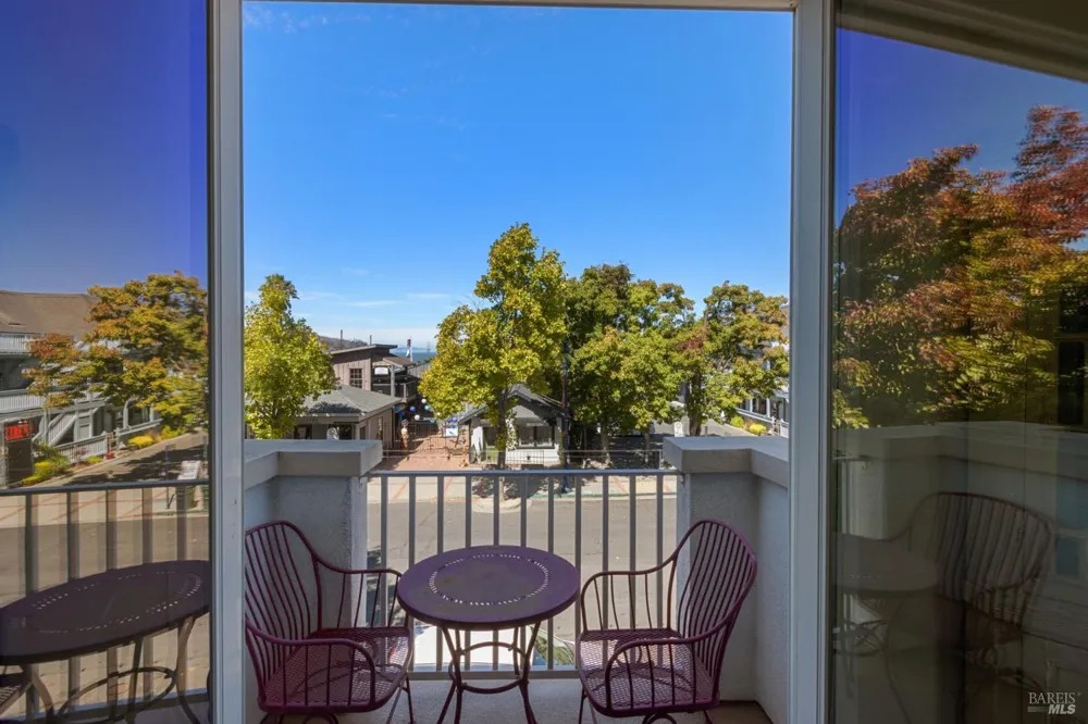334 1st Street Benicia, CA 94510