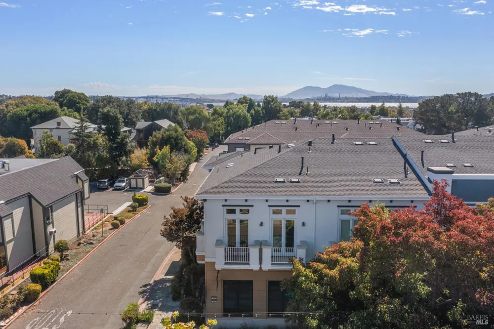 334 1st Street Benicia, CA 94510