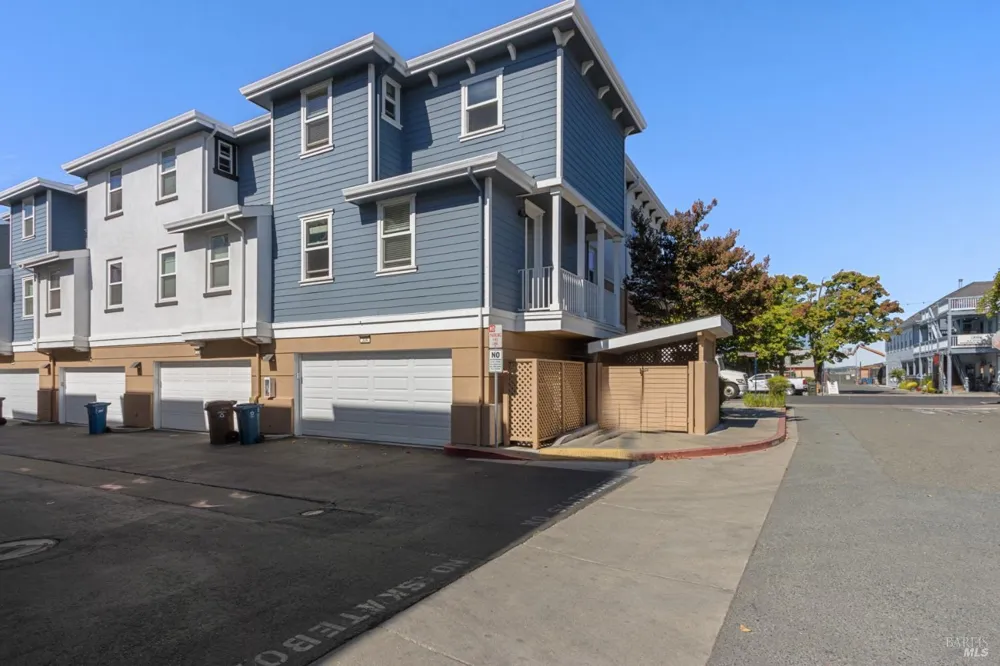 334 1st Street Benicia, CA 94510