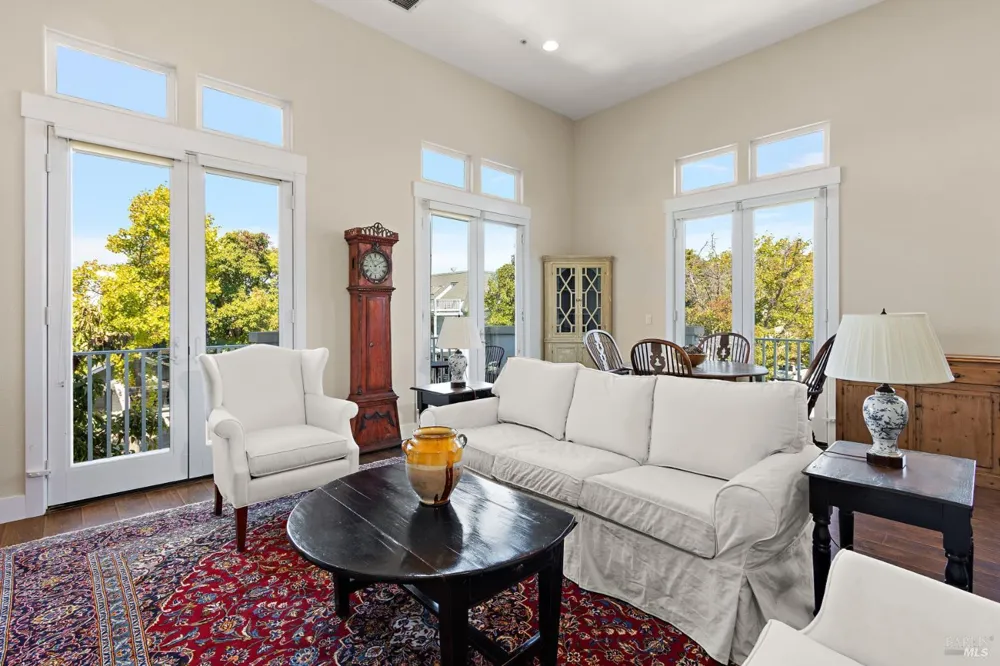 334 1st Street Benicia, CA 94510