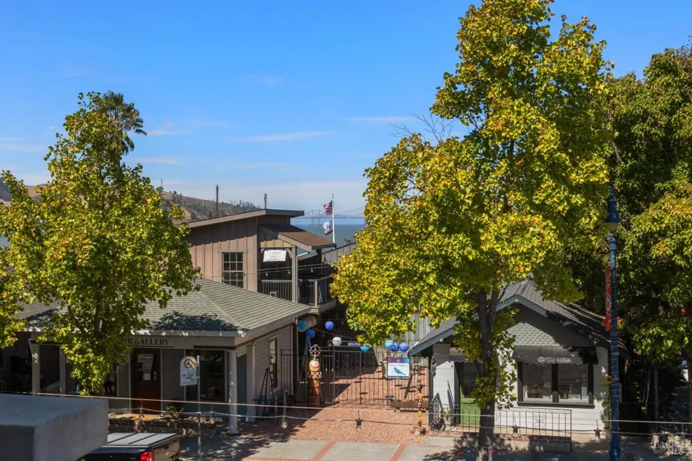334 1st Street Benicia, CA 94510