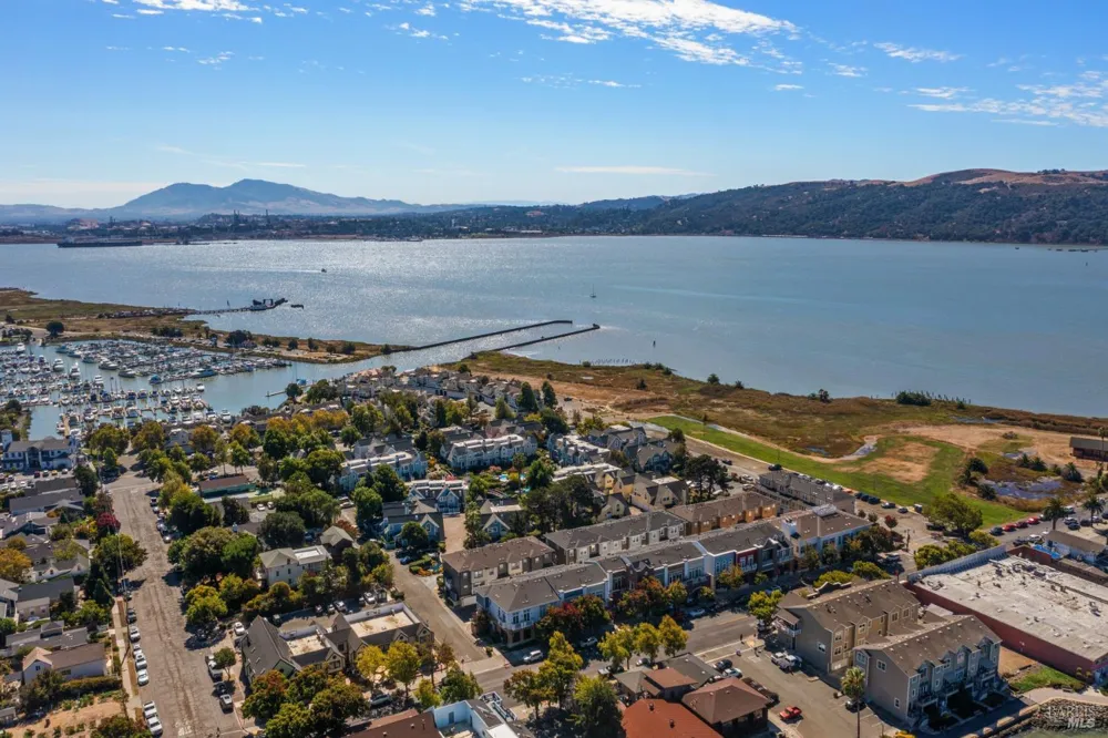 334 1st Street Benicia, CA 94510