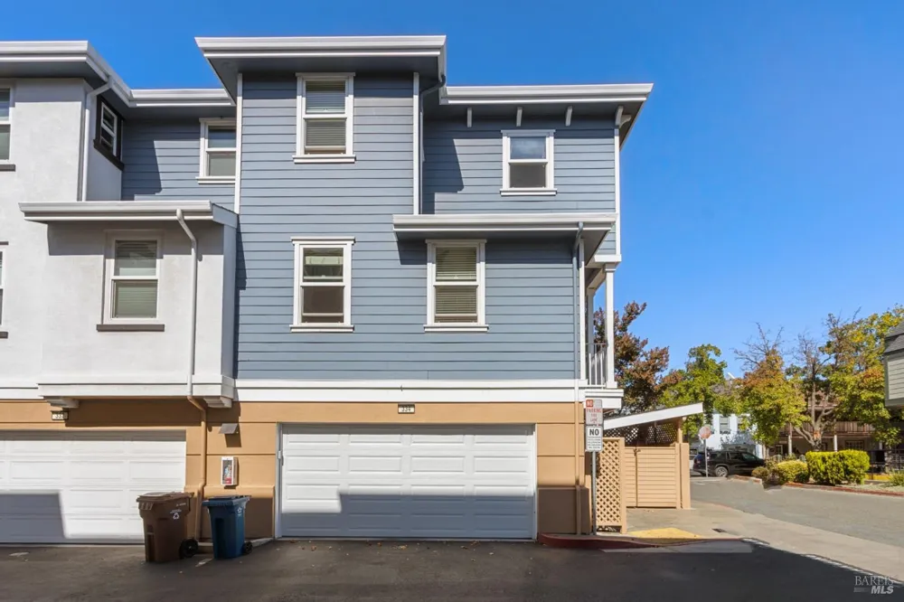 334 1st Street Benicia, CA 94510