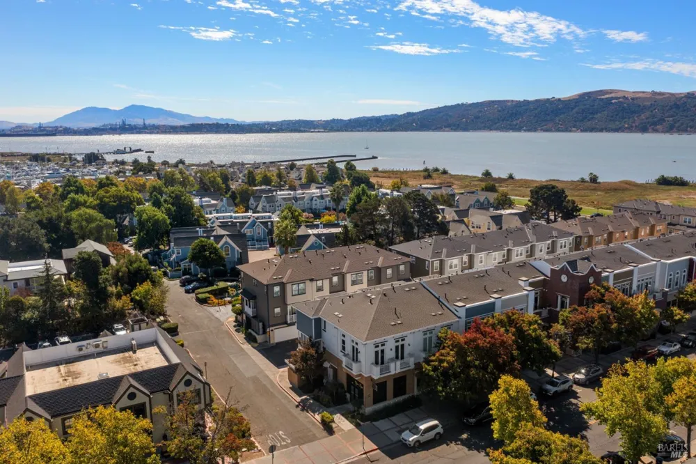 334 1st Street Benicia, CA 94510