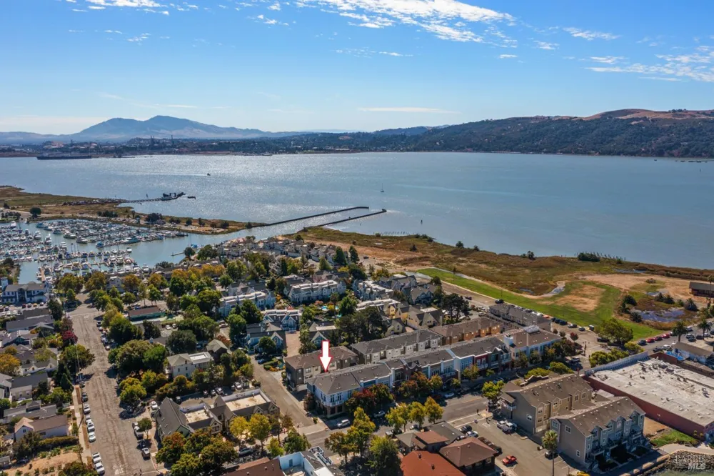 334 1st Street Benicia, CA 94510