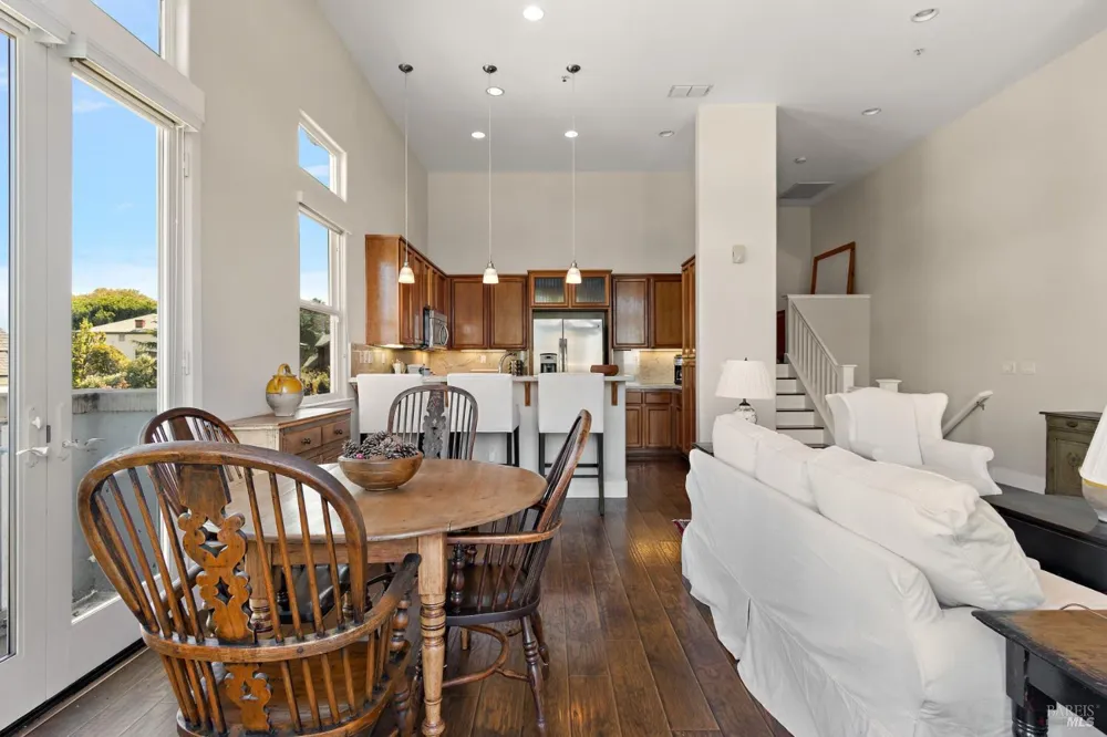 334 1st Street Benicia, CA 94510