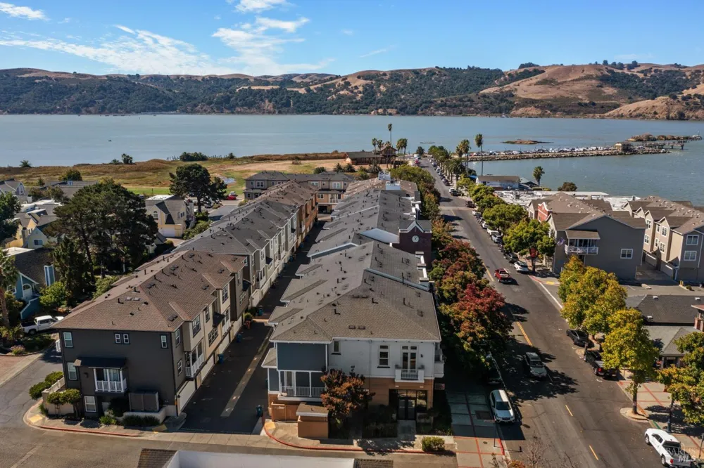 334 1st Street Benicia, CA 94510