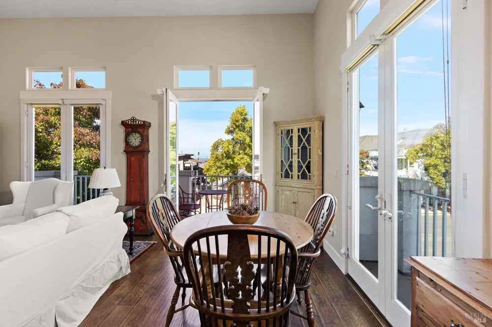 334 1st Street Benicia, CA 94510