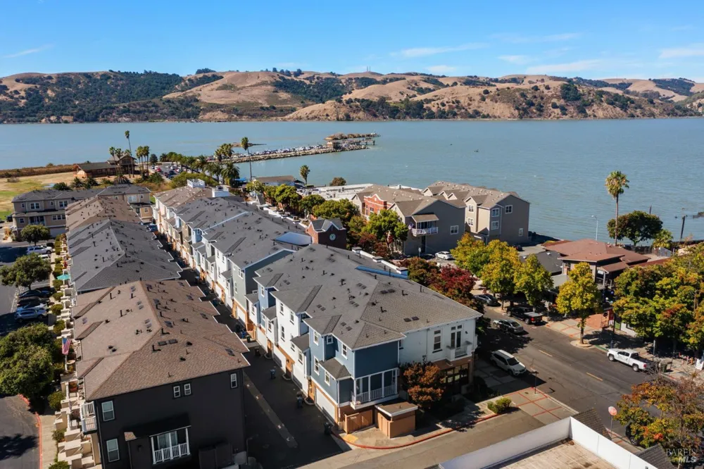 334 1st Street Benicia, CA 94510