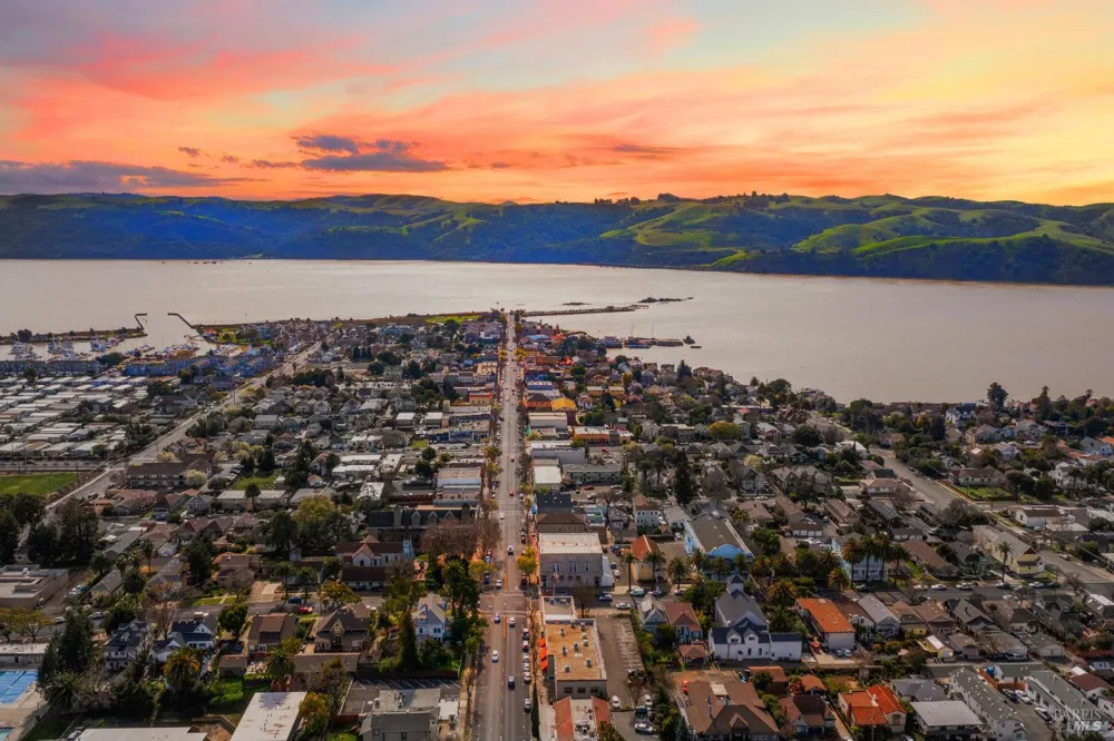 334 1st Street Benicia, CA 94510