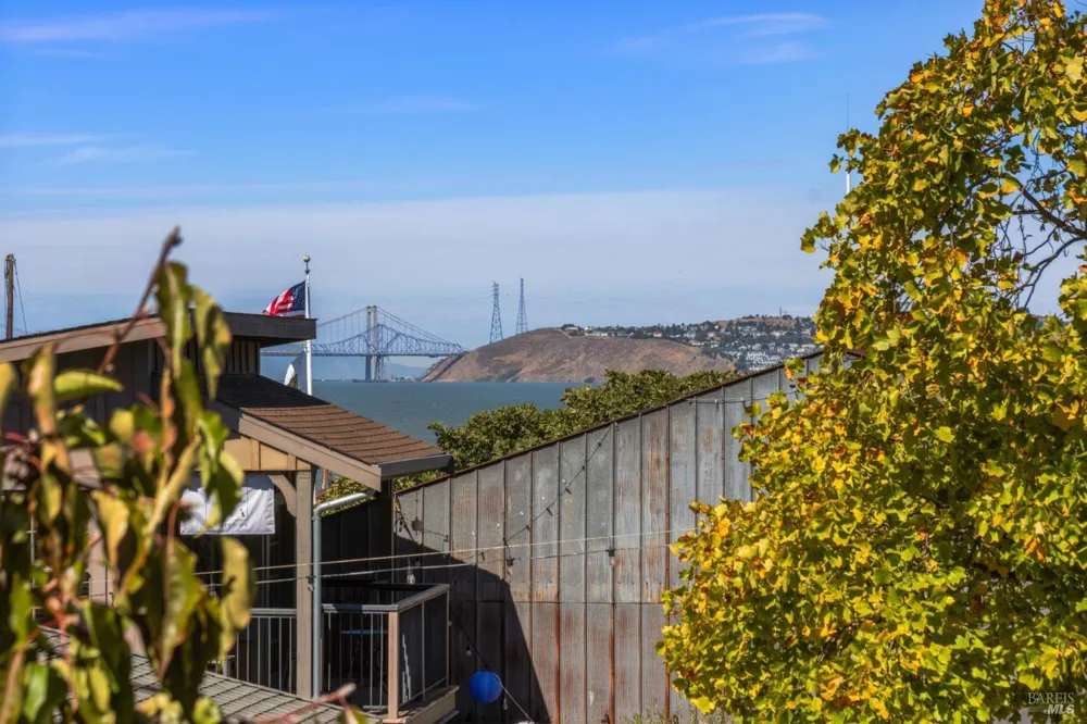 334 1st Street Benicia, CA 94510