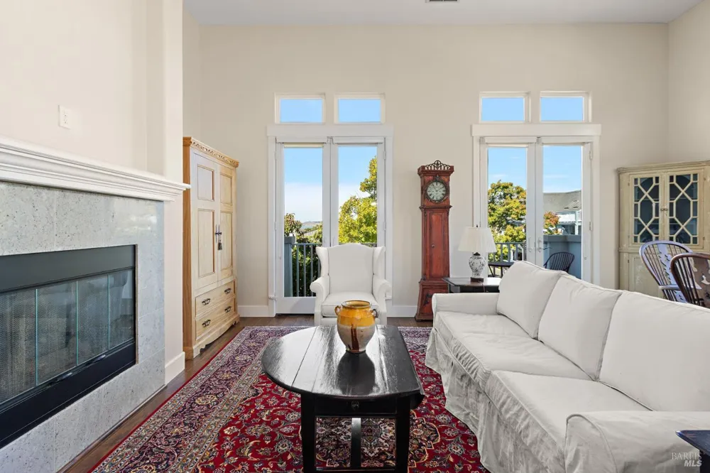 334 1st Street Benicia, CA 94510