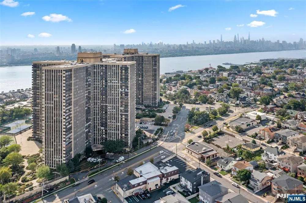 200 Winston Drive 1017 Cliffside Park, NJ 07010