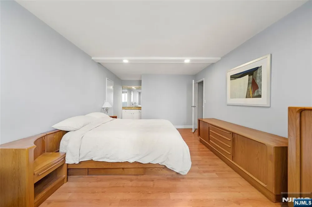 200 Winston Drive 1017 Cliffside Park, NJ 07010
