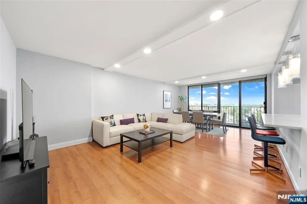 200 Winston Drive 1017 Cliffside Park, NJ 07010
