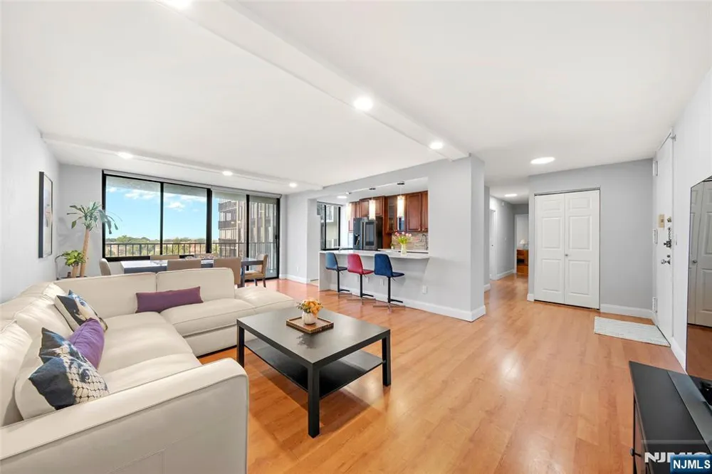 200 Winston Drive 1017 Cliffside Park, NJ 07010