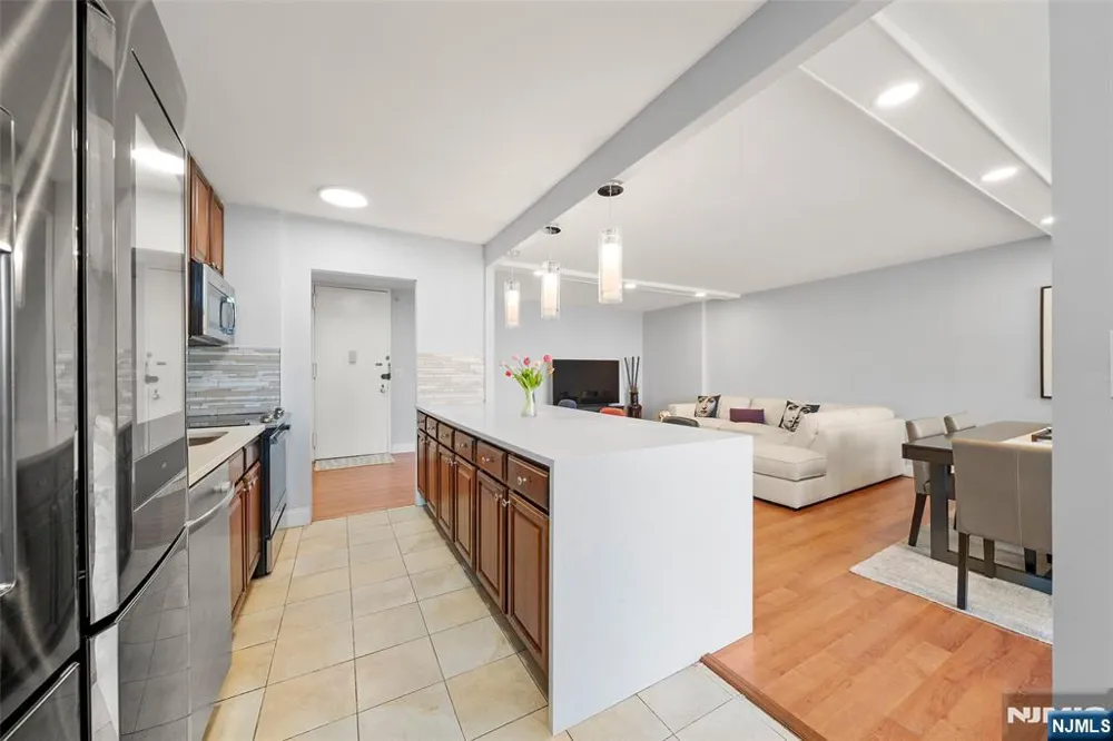 200 Winston Drive 1017 Cliffside Park, NJ 07010