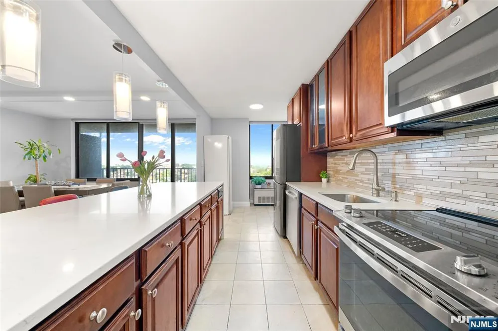 200 Winston Drive 1017 Cliffside Park, NJ 07010