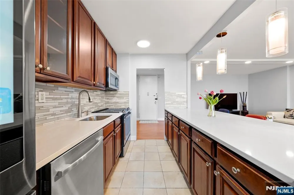 200 Winston Drive 1017 Cliffside Park, NJ 07010