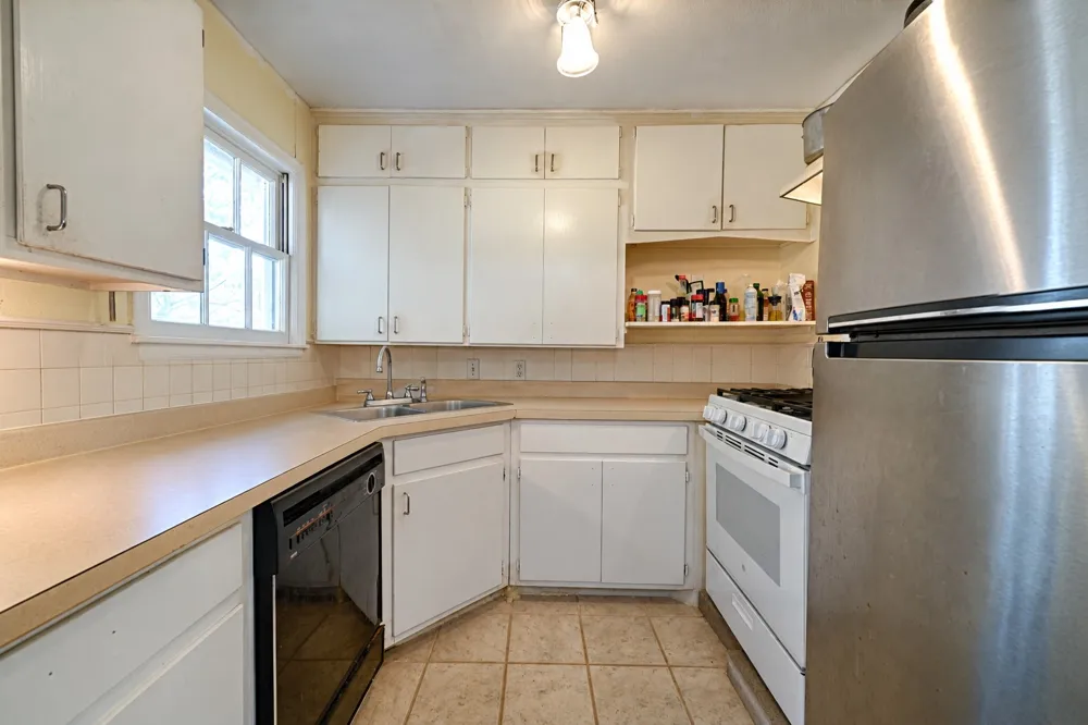 1007 E Russell Avenue Carrollton, TX 75006