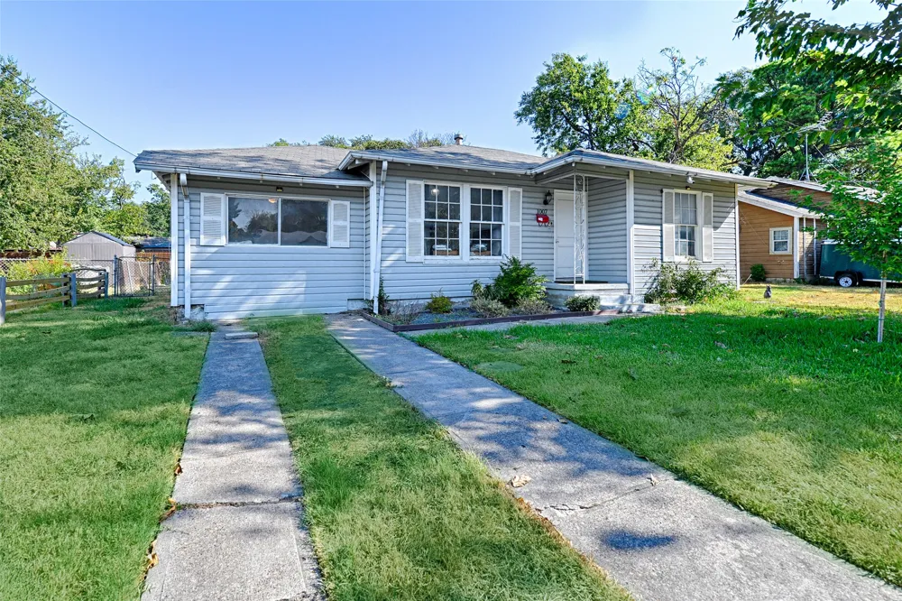 1007 E Russell Avenue Carrollton, TX 75006