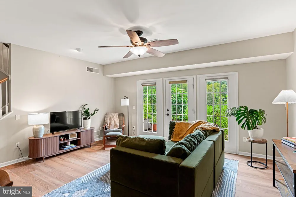 2082 DEER RUN DRIVE Hummelstown, PA 17036