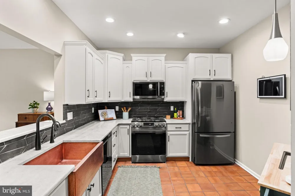 2082 DEER RUN DRIVE Hummelstown, PA 17036