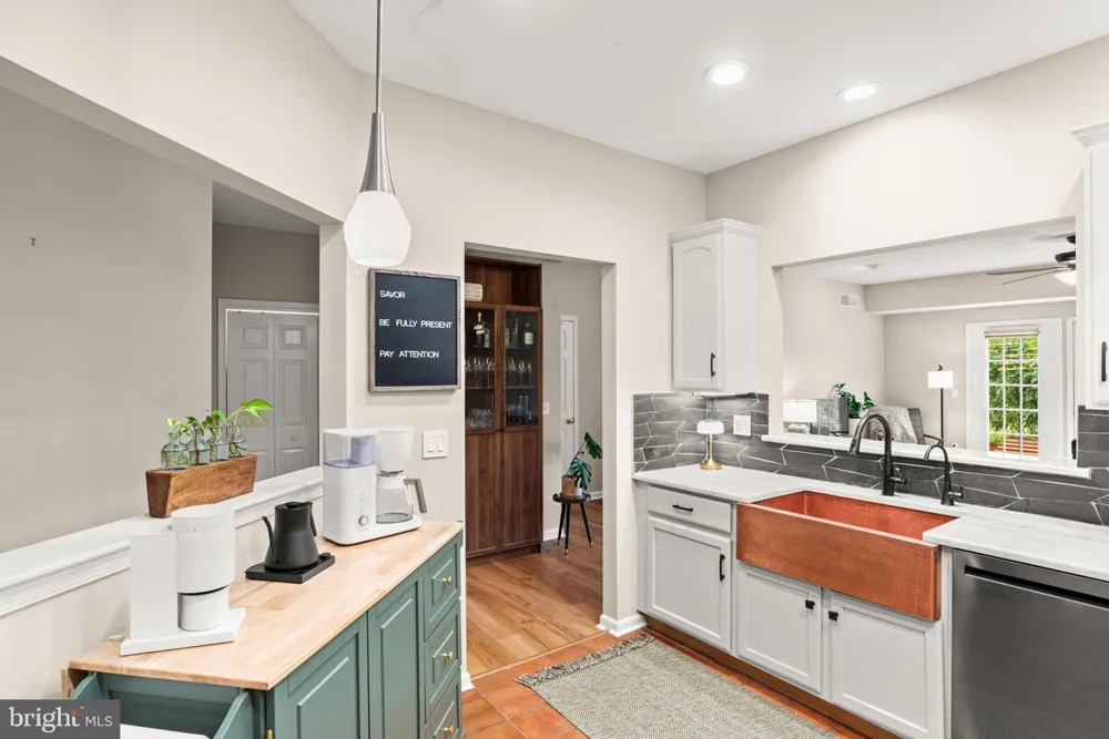 2082 DEER RUN DRIVE Hummelstown, PA 17036