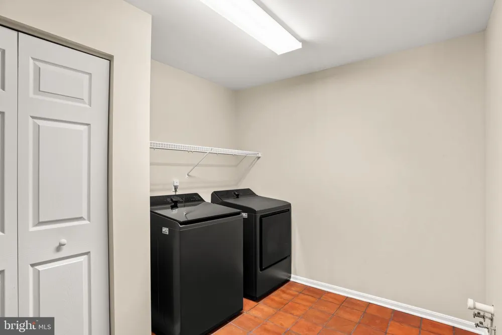 2082 DEER RUN DRIVE Hummelstown, PA 17036