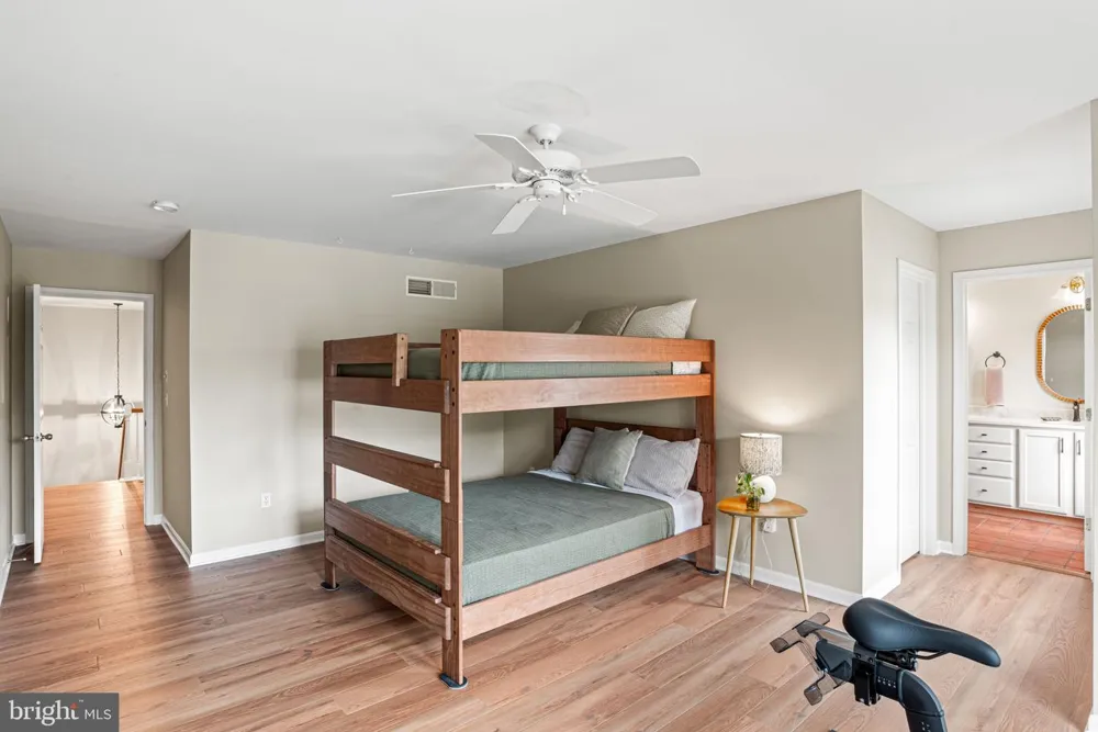 2082 DEER RUN DRIVE Hummelstown, PA 17036