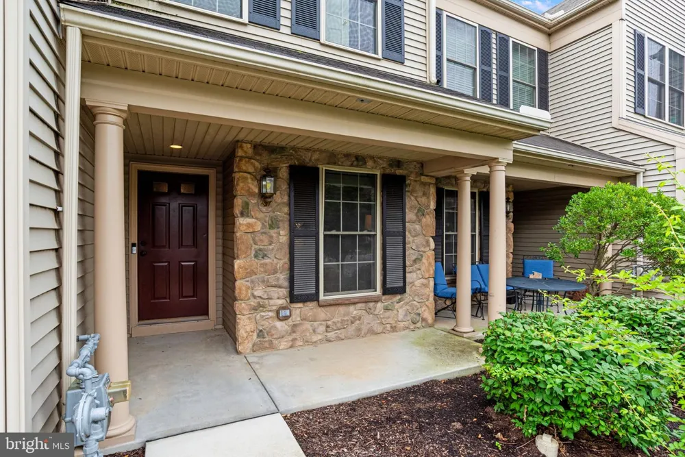 2082 DEER RUN DRIVE Hummelstown, PA 17036