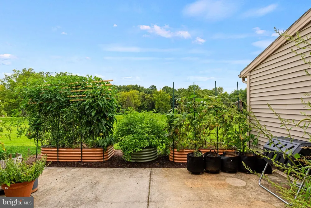 2082 DEER RUN DRIVE Hummelstown, PA 17036