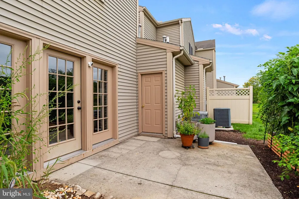 2082 DEER RUN DRIVE Hummelstown, PA 17036