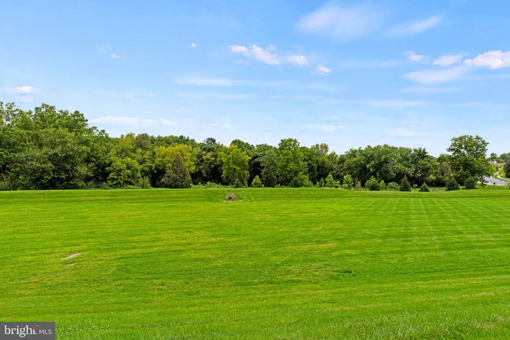 2082 DEER RUN DRIVE Hummelstown, PA 17036