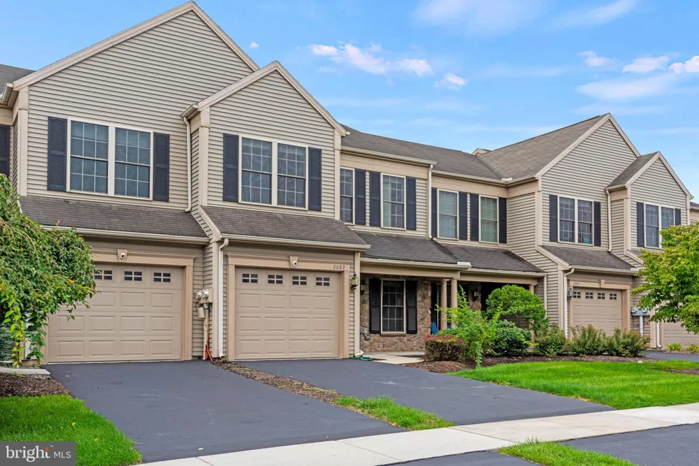 2082 DEER RUN DRIVE Hummelstown, PA 17036